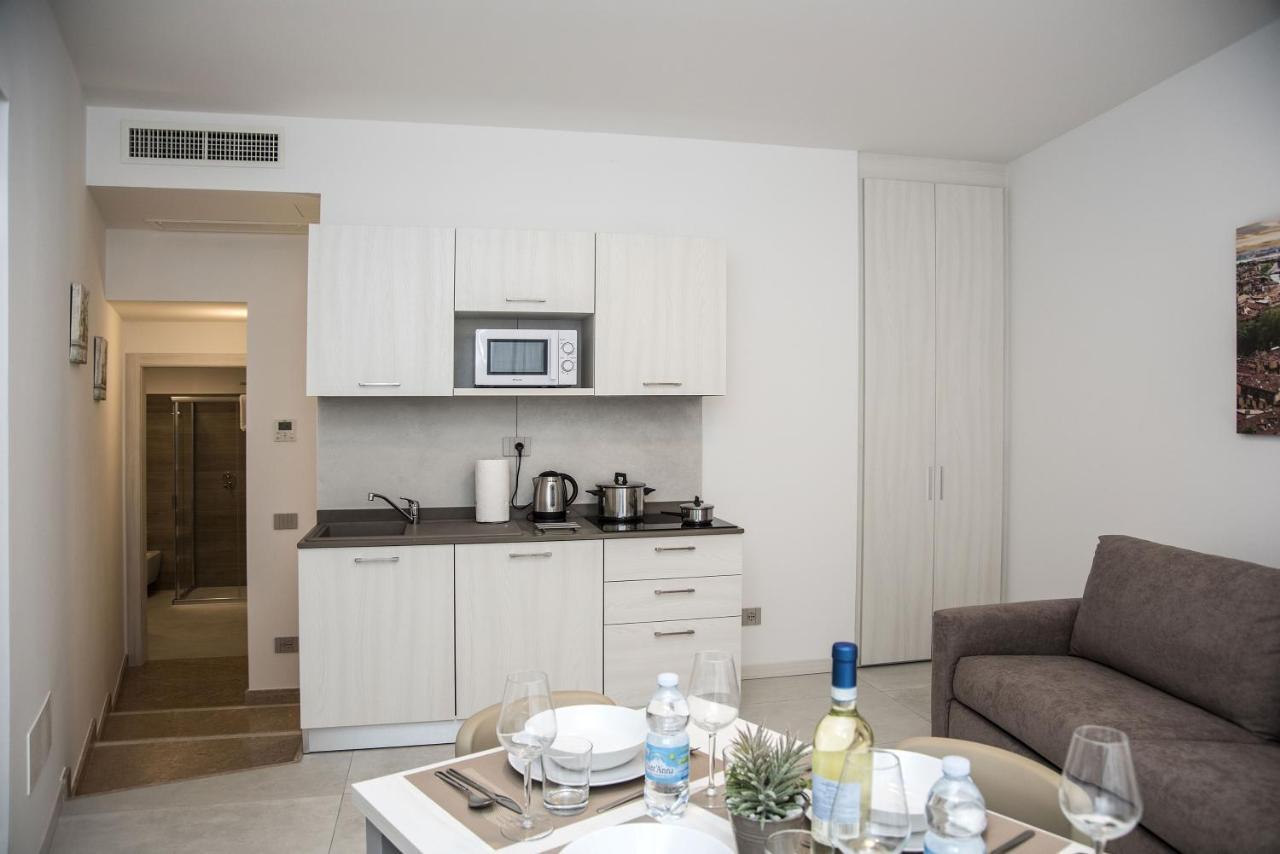 Camelot Appartamenti - Business E Holiday San Martino Buon Albergo Exterior photo